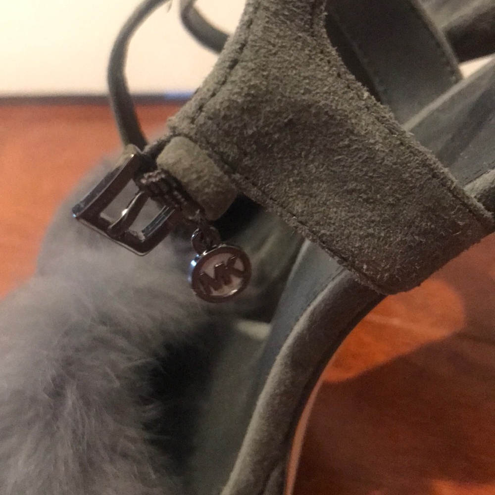 Michael Kors Faye Fur Sandals - Picture 4 of 4
